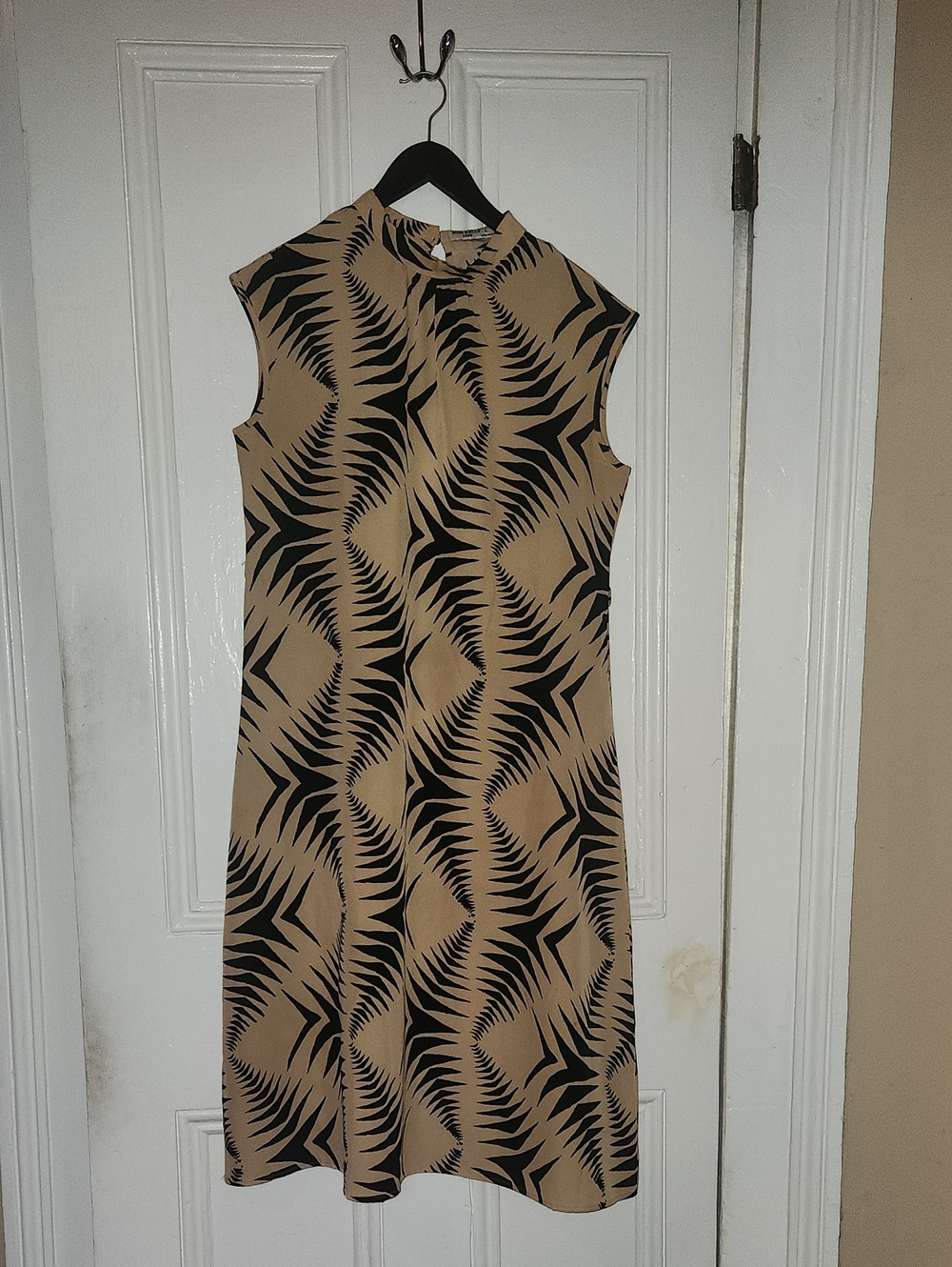 Sleeveless Beige & Black Patterned Midi Dress